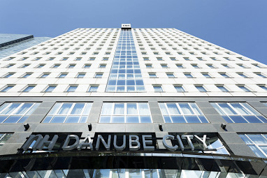 NH Danube City: Buitenaanzicht
