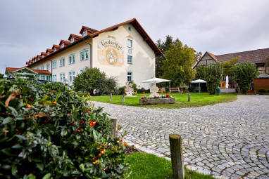 Hotel & Restaurant LinderHof: Buitenaanzicht