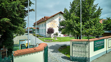 Hotel & Restaurant LinderHof: Buitenaanzicht