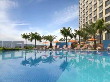 One World Hotel: Piscina