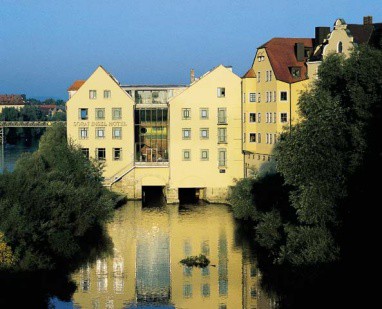 SORAT Insel-Hotel Regensburg: Außenansicht