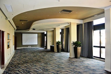 Marina Hotel Corinthia Beach Resort: Salle de réunion