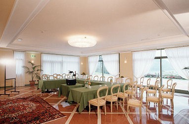 Romantik Hotel Relais Mirabella Iseo: Sala de conferencia