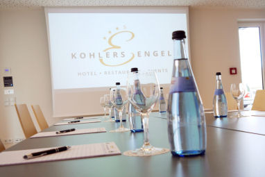 Kohlers Engel: Salle de réunion