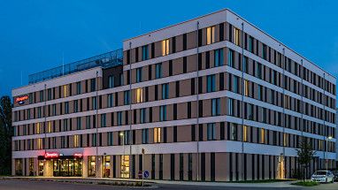Hampton by Hilton Freiburg: Vista exterior