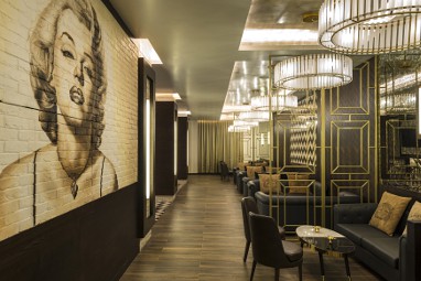 Radisson Blu Hotel Ajman: Bar/lounge