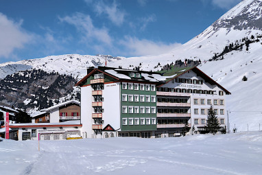 Hotel Edelweiss: Exterior View