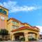 La Quinta Inn & Suites by Wyndham DFW Airport West - Bedford